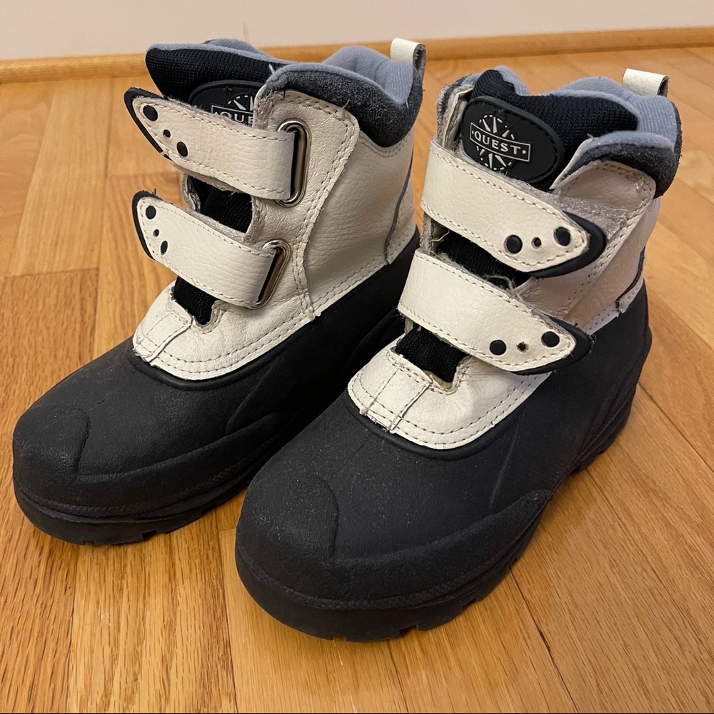 Kids snow boot, size 13